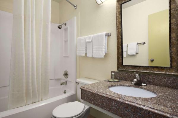Foto 7: Super 8 by Wyndham Carlsbad