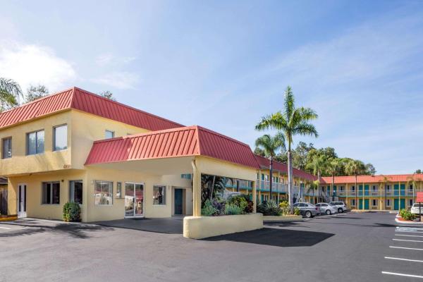 Φωτογραφία 1: Super 8 by Wyndham Sarasota Near Siesta Key