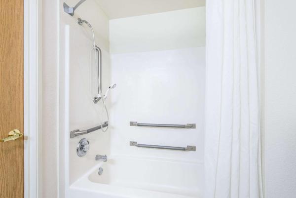 Foto 9: Super 8 by Wyndham West Middlesex/Sharon Area