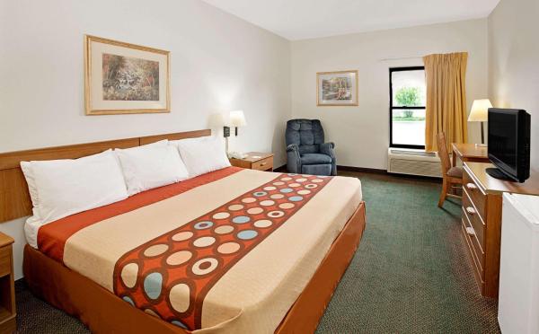 Фотография 9: Super 8 by Wyndham Hampshire IL