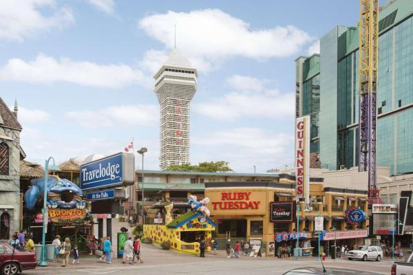 Travelodge by Wyndham Niagara Falls At the Falls