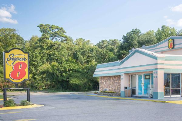 Foto 1: Super 8 by Wyndham Durham/University Area NC