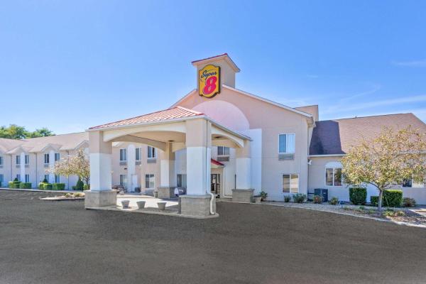 A la foto es mostra l'objecte Super 8 by Wyndham Cloverdale IN situat a la ciutat de Greencastle.