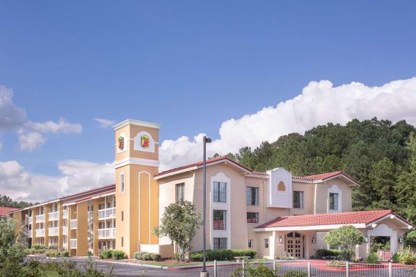 På billedet ses objektet Super 8 by Wyndham Austell/Six Flags beliggende i byen Austell.