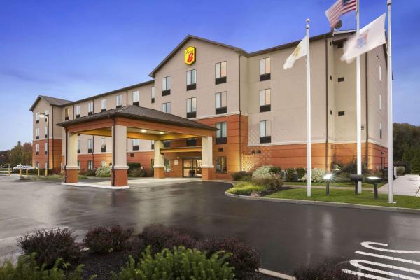 På billedet ses objektet Super 8 by Wyndham Pennsville/Wilmington beliggende i byen Pennsville.
