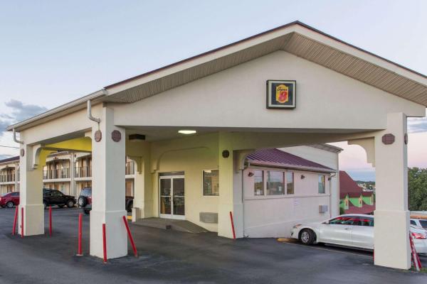 Na fotografii je vidět objekt Super 8 by Wyndham Antioch/Nashville South East nacházející se ve městě Antioch.