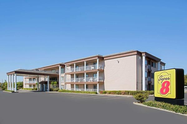 Na fotografii je vidět objekt Super 8 by Wyndham Oroville nacházející se ve městě Oroville.