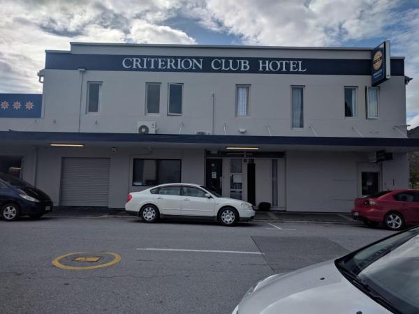 På bilden syns objektet Criterion Club Hotel som ligger i staden Alexandra.