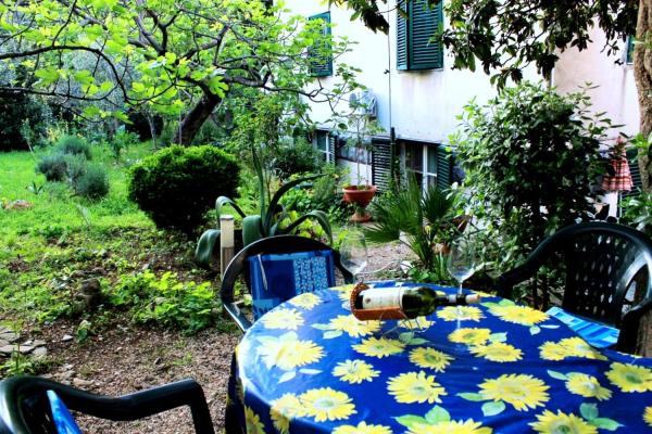 En la foto se muestra el objeto Guest house with garden - Zuvan ubicado en la ciudad de Split.
