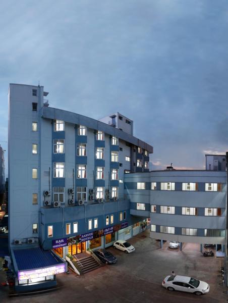 Nella foto è visibile l'oggetto Sri Aarvee Hotels situato nella città di Coimbatore.