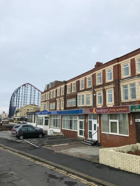 På billedet ses objektet Sandpiper Holiday Apartments beliggende i byen Blackpool.