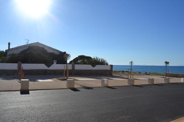 På billedet ses objektet Miramare struttura sulla spiaggia beliggende i byen Platamona.