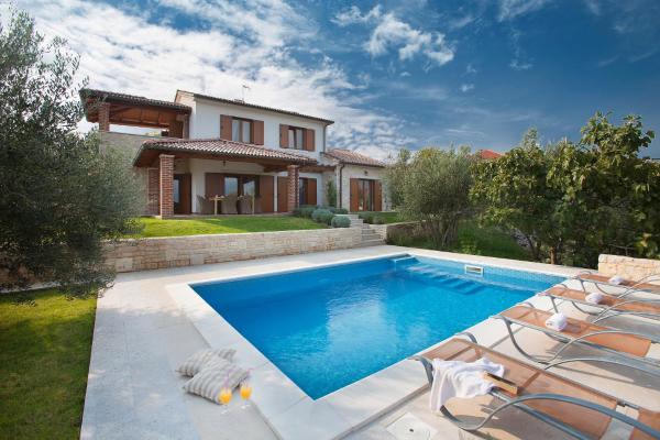 En la foto se muestra el objeto Villa Maria ubicado en la ciudad de Sužan.