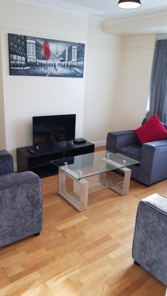 Auf dem Foto ist das Objekt Elegant and spacious 2 bedroom in der Stadt Barnet zu sehen.
