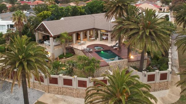 写真にはParsons Hill市にあるIsland Way Villaが写っています。