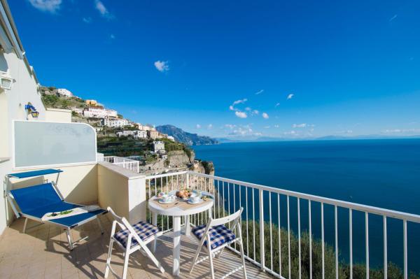 A la foto es mostra l'objecte Edera situat a la ciutat de Amalfi.