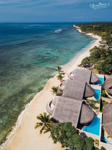 Waves at Surfside, Port Vila