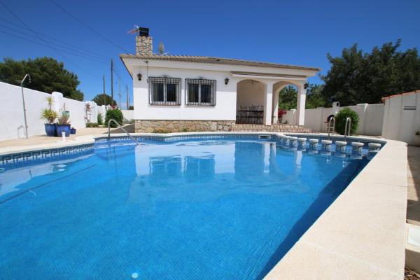 På billedet ses objektet Villa Dorada beliggende i byen Mont-roig.