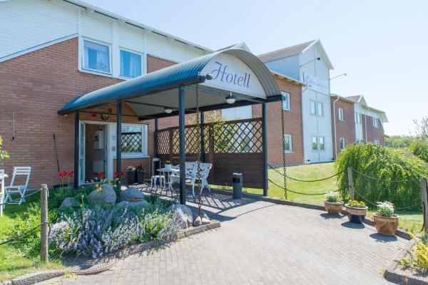 写真にはRödeby市にあるHotell Angöringenが写っています。