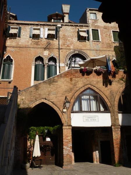 A la foto es mostra l'objecte Palazzo Lion Morosini - Check in presso Locanda Ai Santi Apostoli situat a la ciutat de Venècia.