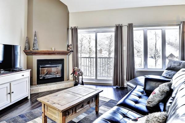 På bildet vises objektet Condo 306 33 Chemin du Hameau by Les Chalets Alpins som ligger i byen Stoneham.