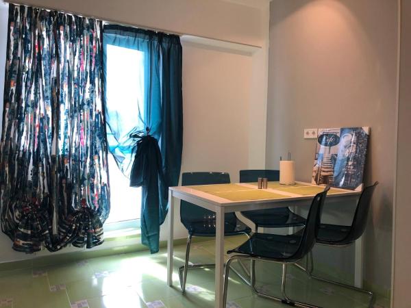 På bilden syns objektet Green Apartment 6 som ligger i staden Bukarest.