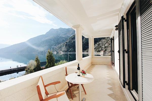 A la foto es mostra l'objecte Villa Teuta situat a la ciutat de Risan.