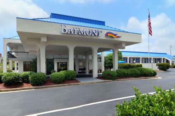 Na fotografii je vidět objekt Baymont by Wyndham Macon I-75 nacházející se ve městě Gray.