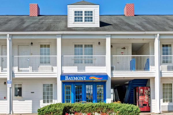 A la foto es mostra l'objecte Baymont by Wyndham Sanford situat a la ciutat de Cameron.