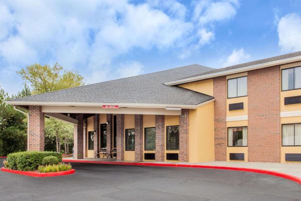 På billedet ses objektet Baymont by Wyndham Smyrna beliggende i byen Atlanta.