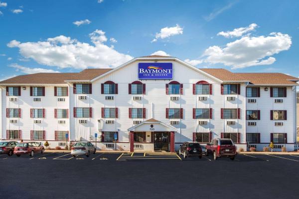 Na fotografii je vidět objekt Baymont by Wyndham Cedar Rapids nacházející se ve městě Cedar Rapids.