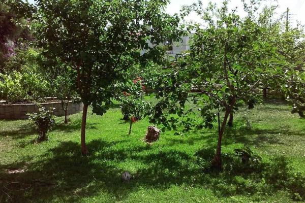 A la foto es mostra l'objecte Sunny garden studio situat a la ciutat de Atenes.