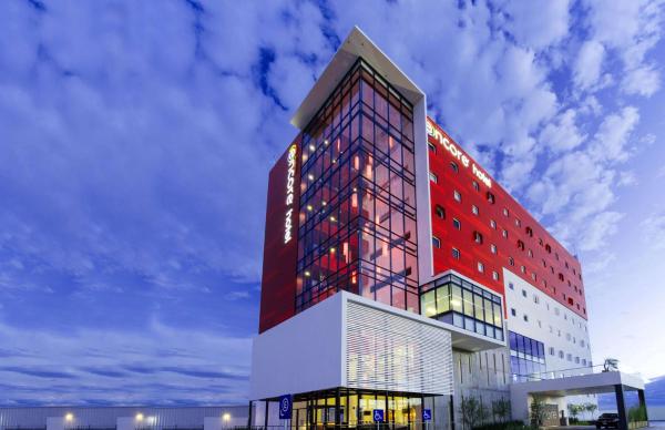 A la foto es mostra l'objecte Ramada Encore by Wyndham San Luis Potosi situat a la ciutat de Pozos.