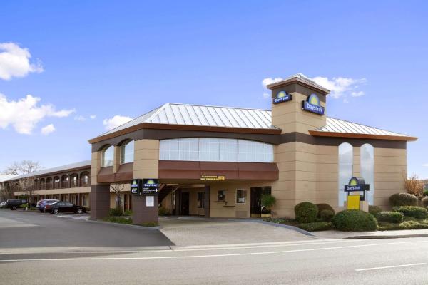 La photo montre l'objet Days Inn by Wyndham Rocklin/Sacramento situé dans la ville de Granite Bay.
