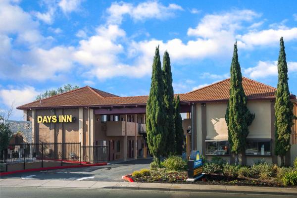 Nella foto è visibile l'oggetto Days Inn by Wyndham Pinole Berkeley situato nella città di Hercules.