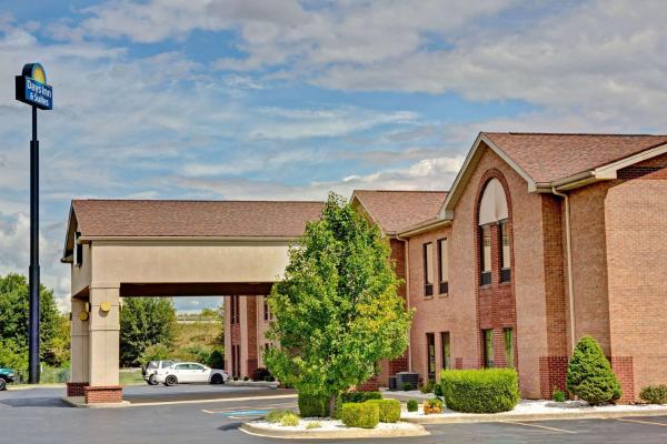 Auf dem Foto ist das Objekt Days Inn & Suites by Wyndham Louisville SW in der Stadt Elizabeth zu sehen.