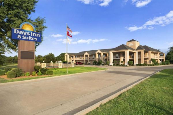 Na zdjęciu widoczny jest obiekt Days Inn & Suites by Wyndham Stuttgart położony w mieście Stuttgart.