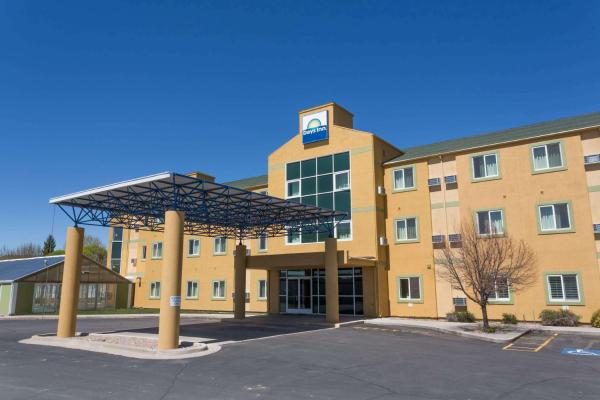 Na fotografii je vidět objekt Days Inn by Wyndham Vernal nacházející se ve městě Jensen.