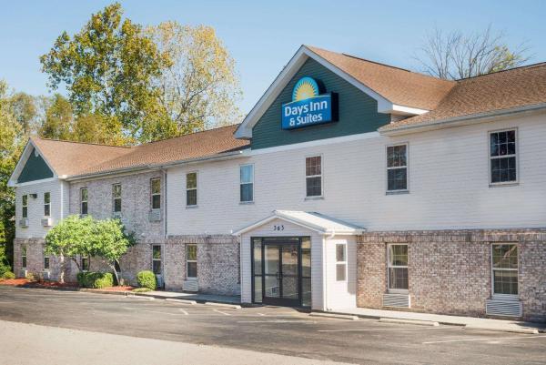 A la foto es mostra l'objecte Days Inn & Suites by Wyndham Sellersburg situat a la ciutat de Charlestown.