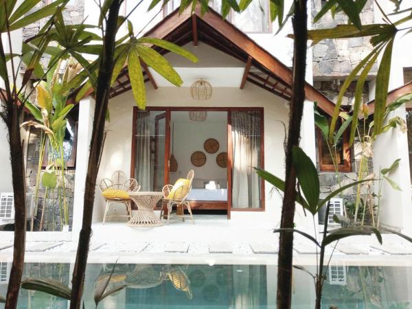 La photo montre l'objet Ola Ola Lombok situé dans la ville de Selong Belanak.