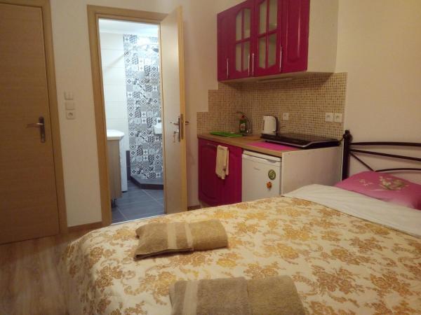 A la foto es mostra l'objecte Comfortable inexpensive apartmets near metro situat a la ciutat de Atenes.