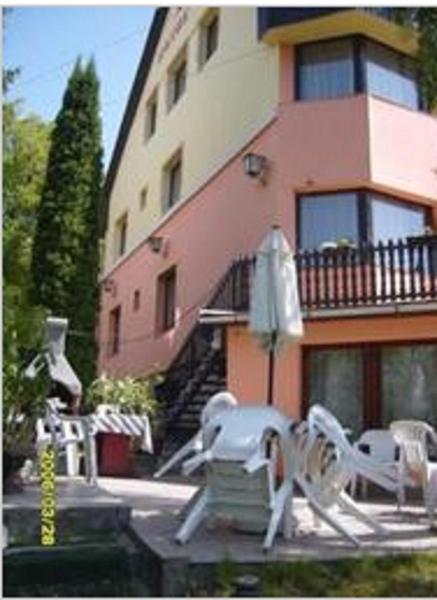 La photo montre l'objet Lillafüred Kapuja Fogadó situé dans la ville de Varbó.