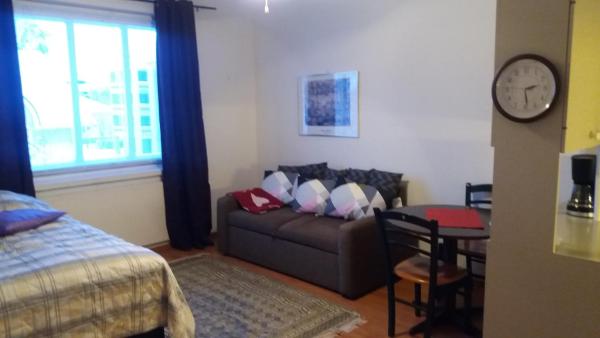 A la foto es mostra l'objecte Cosy studio apartment situat a la ciutat de Alskat.
