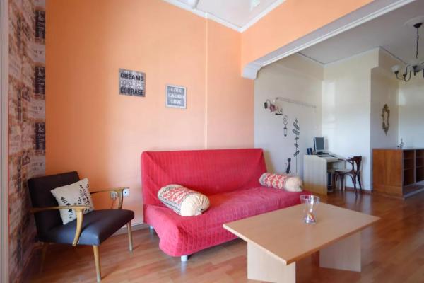 A la foto es mostra l'objecte Helen house situat a la ciutat de Atenes.