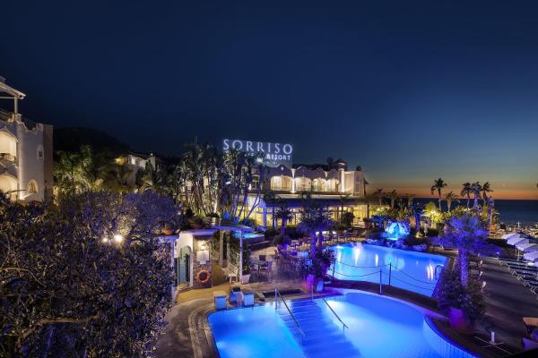 A la foto es mostra l'objecte Sorriso Thermae Resort & Spa situat a la ciutat de Ischia.