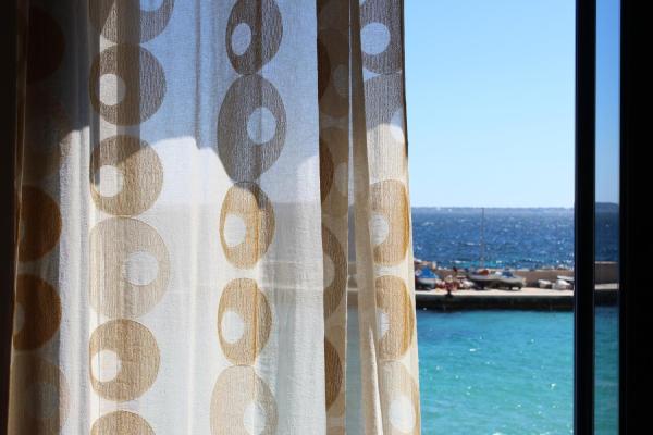 Op de foto is het object Cala Dogana Guest House te zien, gelegen in de stad Levanzo.