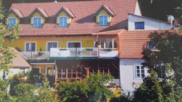 A la foto es mostra l'objecte Drei Mäderl - Haus 3 situat a la ciutat de Mold.