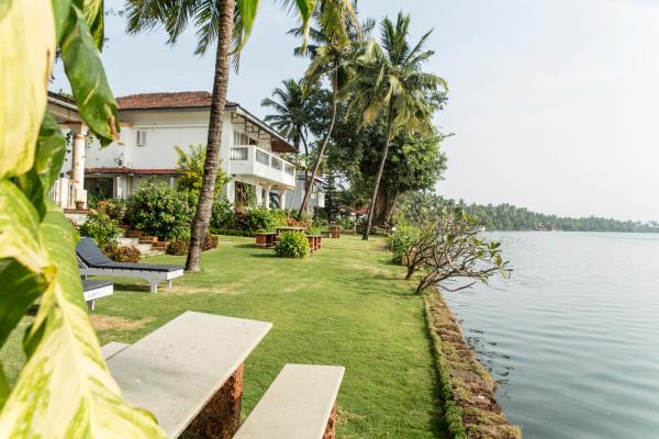 A la foto es mostra l'objecte Shikara Beach Resort situat a la ciutat de Mobor Goa.