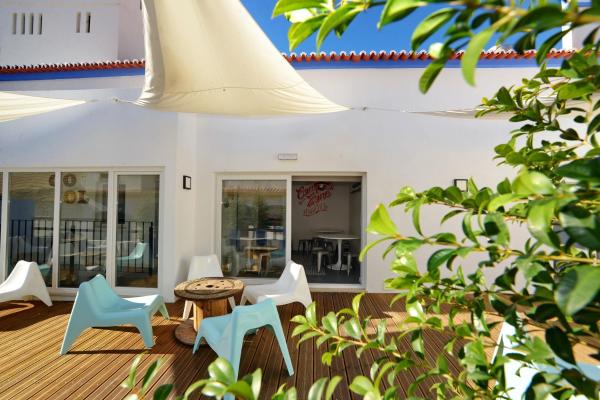Na zdjęciu widoczny jest obiekt Son of a Beach Hostel położony w mieście Albufeira.