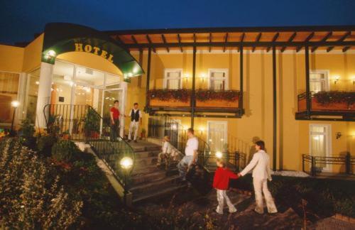 På billedet ses objektet Gasthof Hotel Zum Weinberg beliggende i byen Kohfidisch.